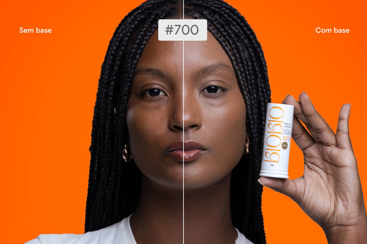 Base Multifuncional em Bastão BioBio tom Tâmara #700 – antes e depois em modelo com pele negra e tranças, mostrando cobertura de manchas e uniformização do tom.