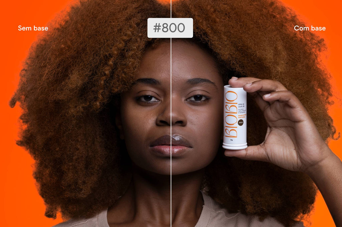 Base Multifuncional em Bastão BioBio tom Baru #800 – antes e depois em modelo com pele negra e cabelo crespo avermelhado, revelando pele com aparência uniforme e luminosa após a aplicação.