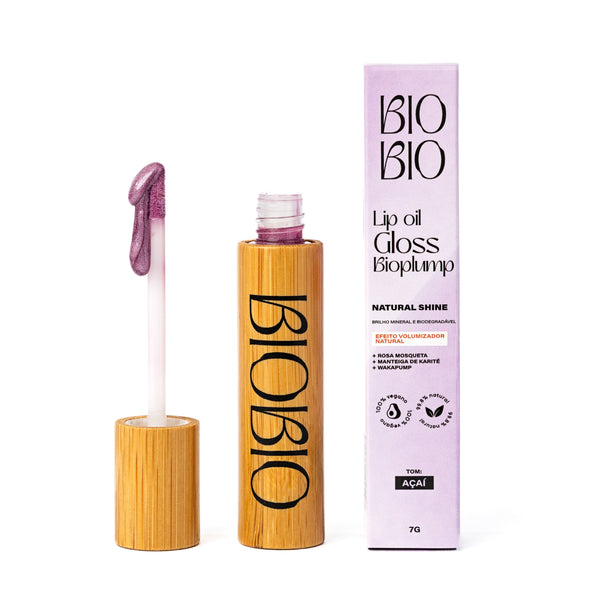 Gloss labial Bioplump da BioBio aberto, revelando aplicador macio e textura translúcida para efeito de volume e hidratação profunda.