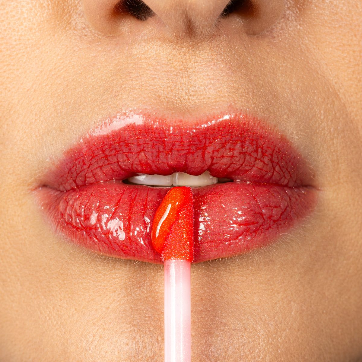 Lip Oil Gloss BioPlump BioBio cor Pitanga: brilho e efeito volumizador nos lábios